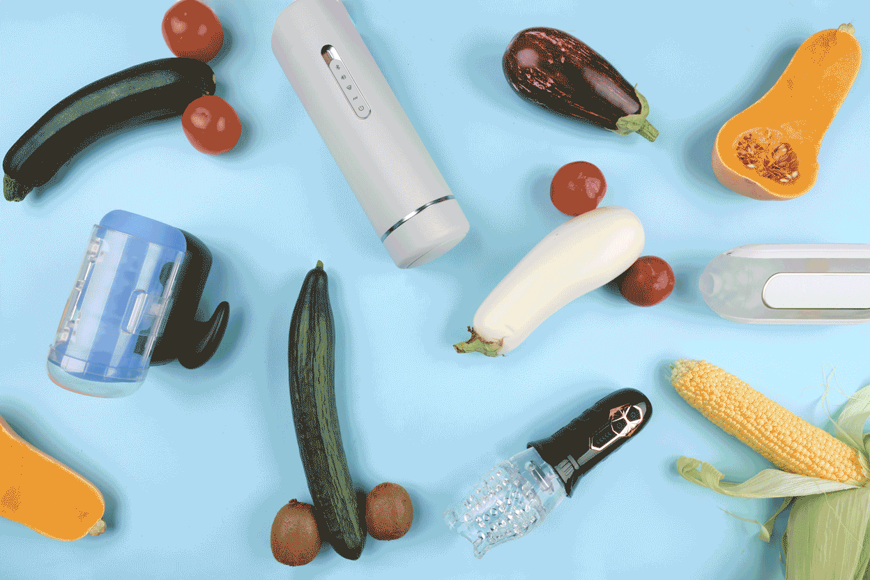 zwei Hände, die sich vor einem blauen Hintergrund mit Obst und Gemüse um Blowjob-Maschinen streiten.