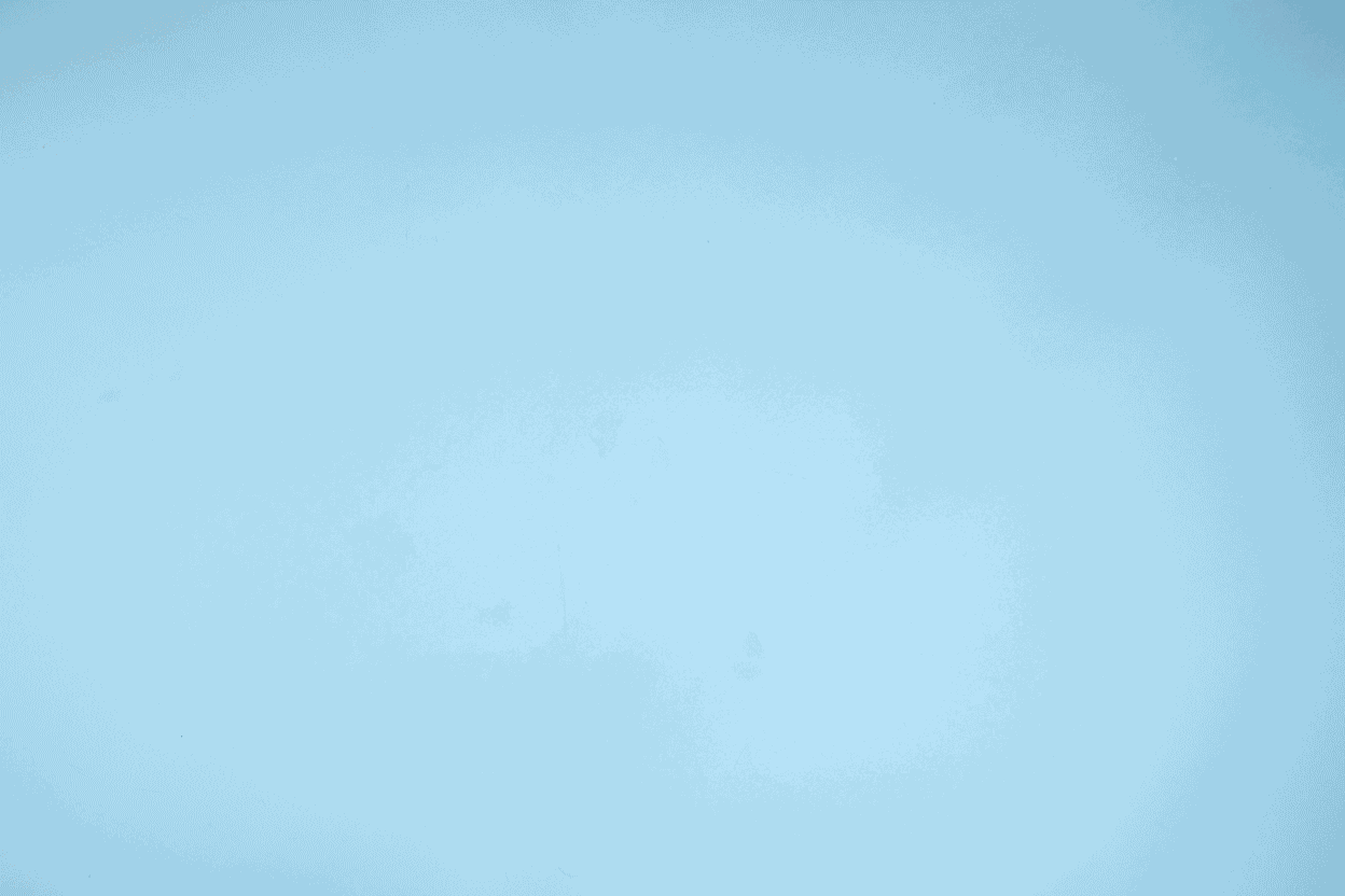 gif von tenga, sinful, otouch und anderen Blowjob-Maschinen in einer Reihe auf blauem Hintergrund