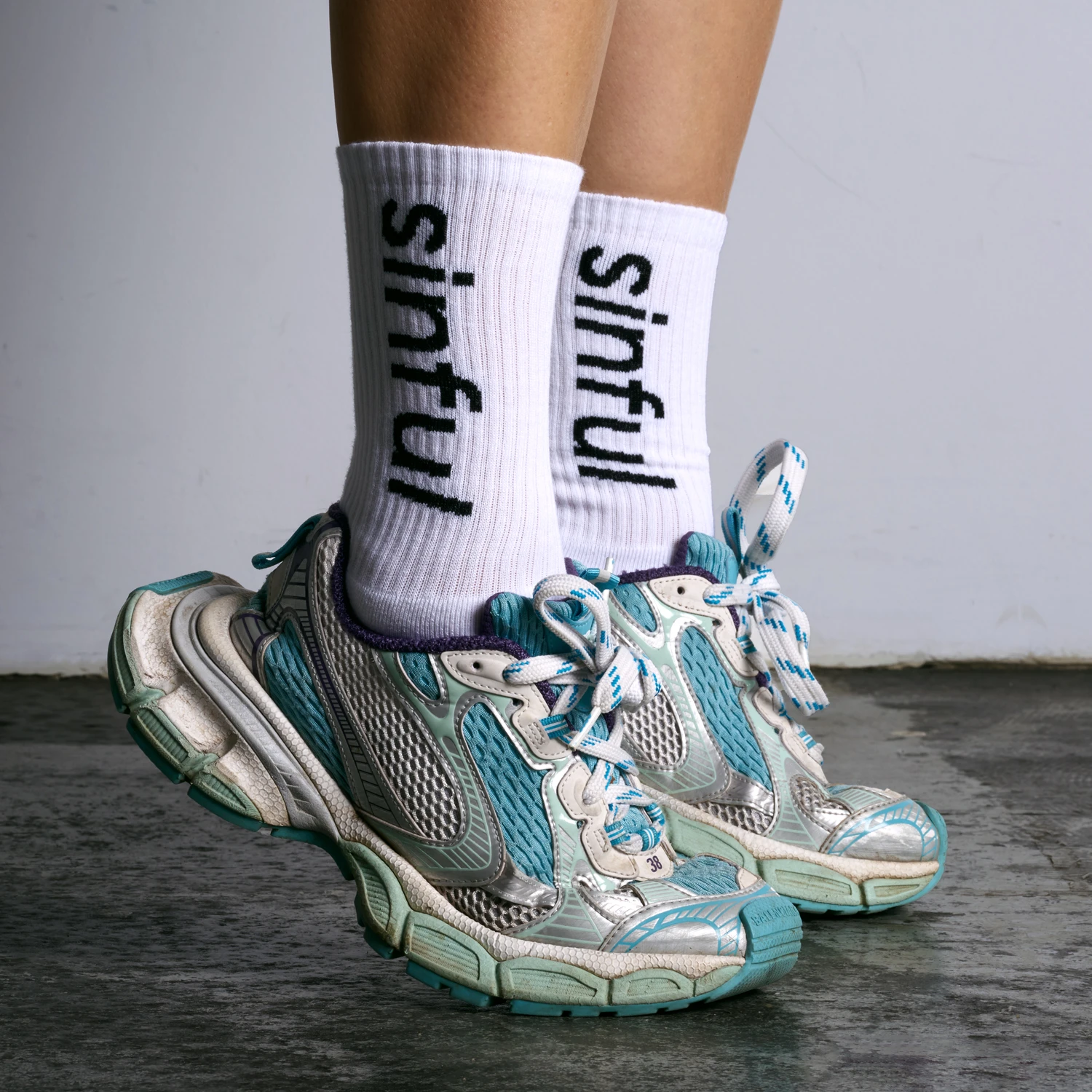 Sinful weiße Logo Socken 1