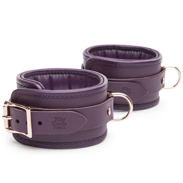 Fifty Shades Freed Cherished Collection Nahkaiset Nilkkakahleet 1