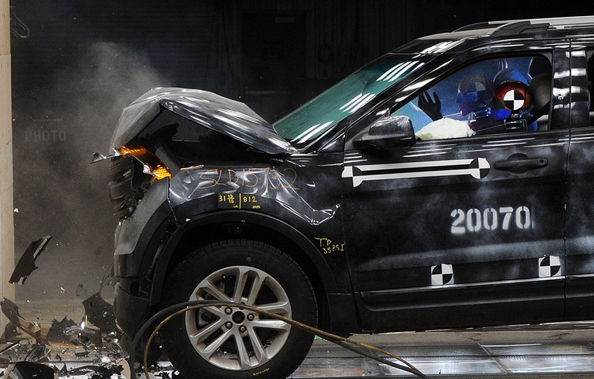 rsquo14 Ford Explorer SUV undergoes crash test