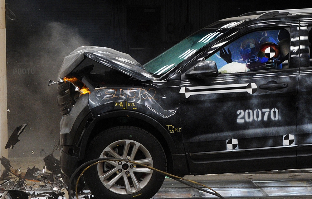 rsquo14 Ford Explorer SUV undergoes crash test rsquo14 Ford Explorer SUV undergoes crash test