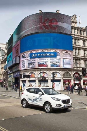 Hyundai ix35 Fuel Cell plies street around Londonrsquos Piccadilly Circus