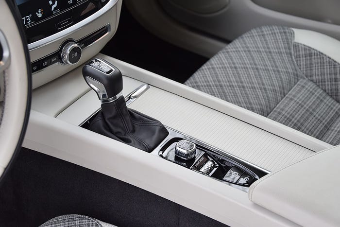 Volvo V60 console from driver side.jpg