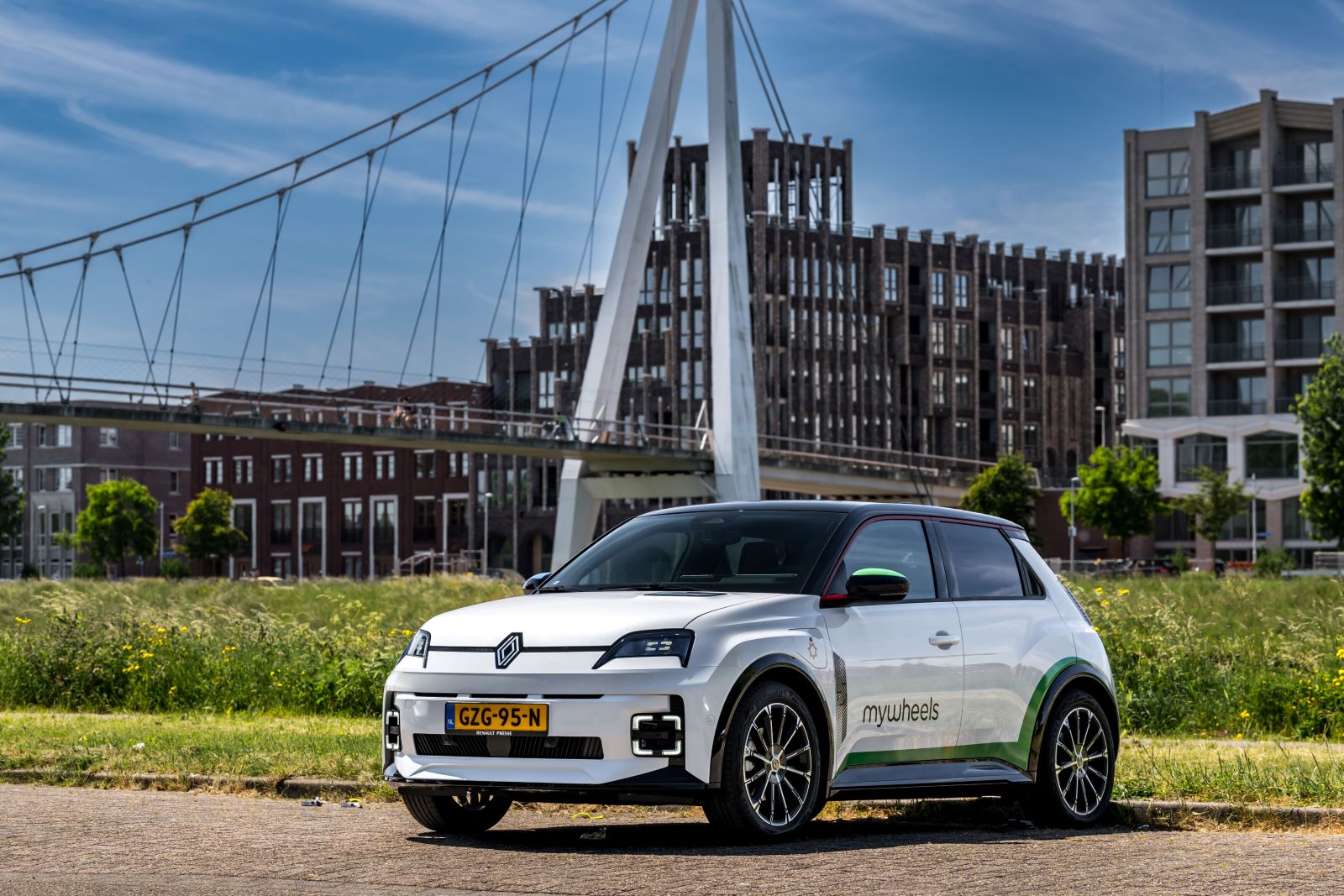 Renault’s First Large-Scale V2G Car-Share Service in Europe