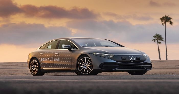 A Roadmap to the Driverless Future of Autonomous Vehicles