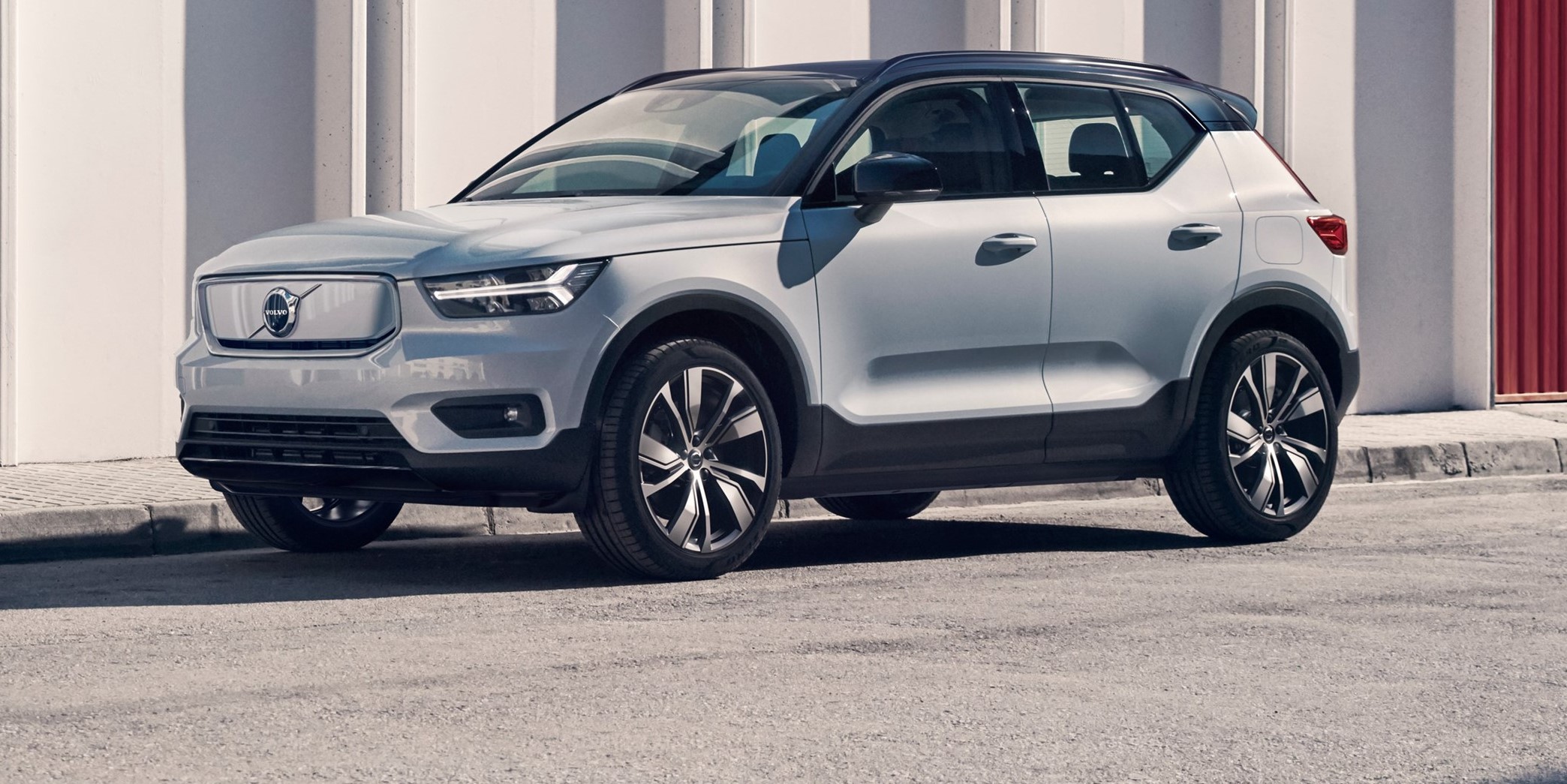Volvo s First EV Debuts Loads of New Tech