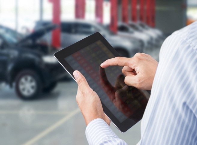 Dealer-Car salesman with iPad (iStock)