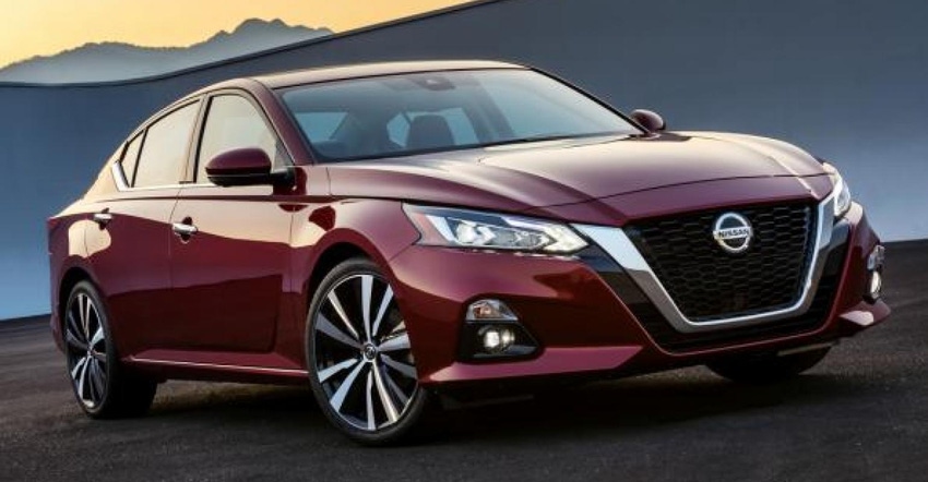2019 Nissan Altima red