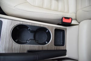 2016 Wards 10 Best Interiors: Best and Worst Cupholders