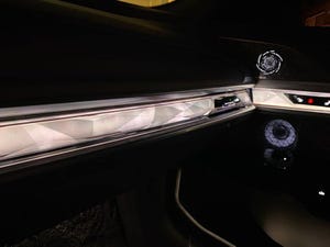 BMW i7 crystal light bar