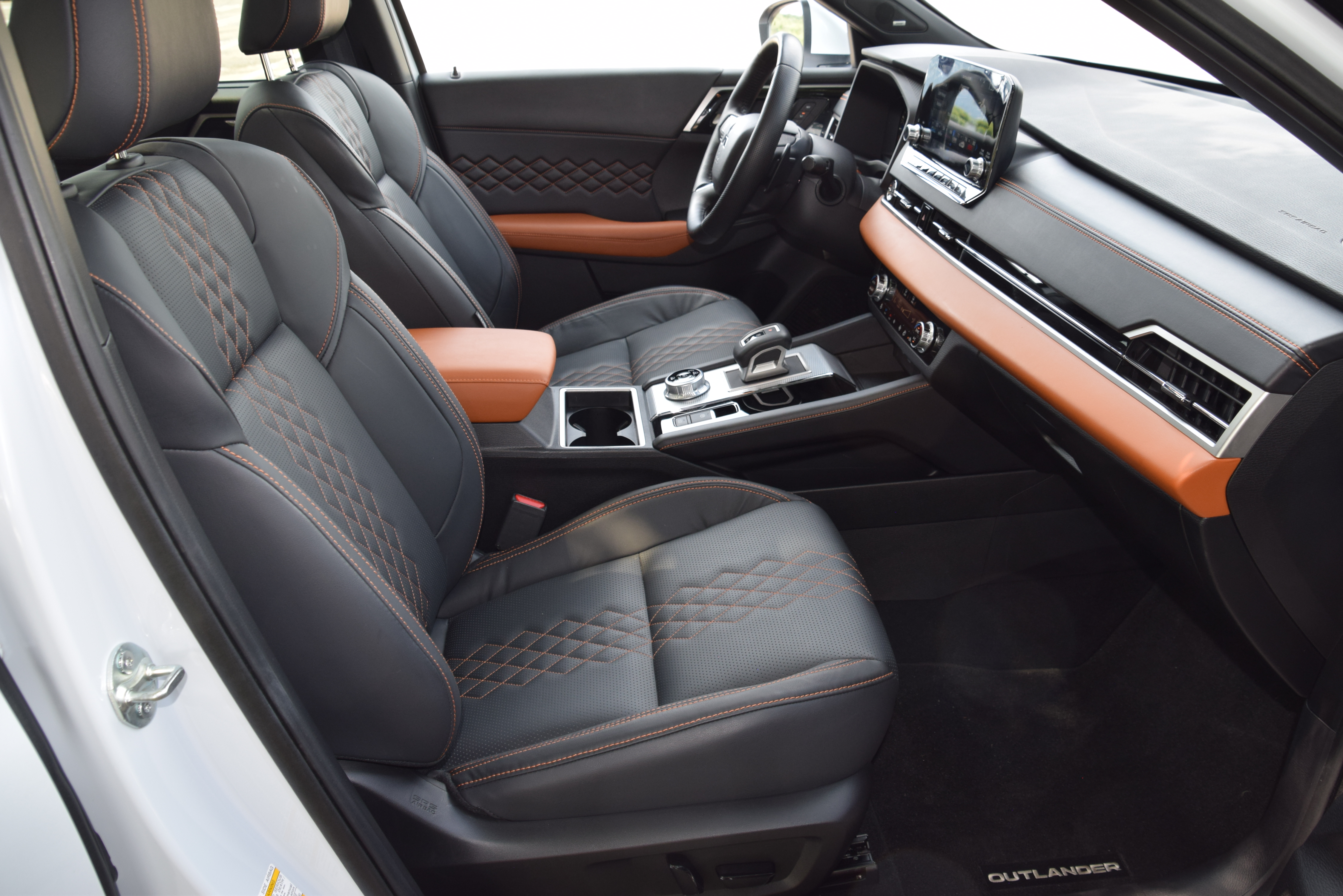 Luxury Car Interiors: Ultimate Comfort and Elegant Design Trends