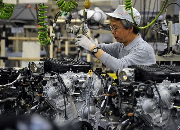 Nissan VQ engine assembly (Getty).jpg Nissan VQ engine assembly (Getty).jpg