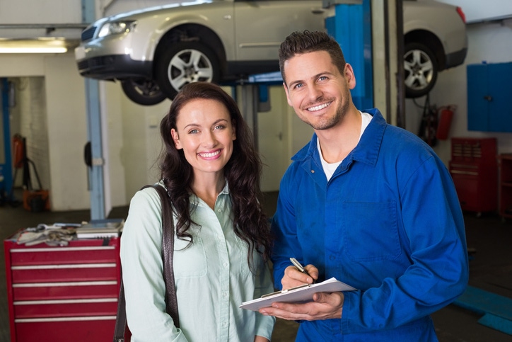 Dealer - mechanic and customer