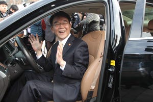 Korea License Allows Hyundai Genesis to Go It Alone