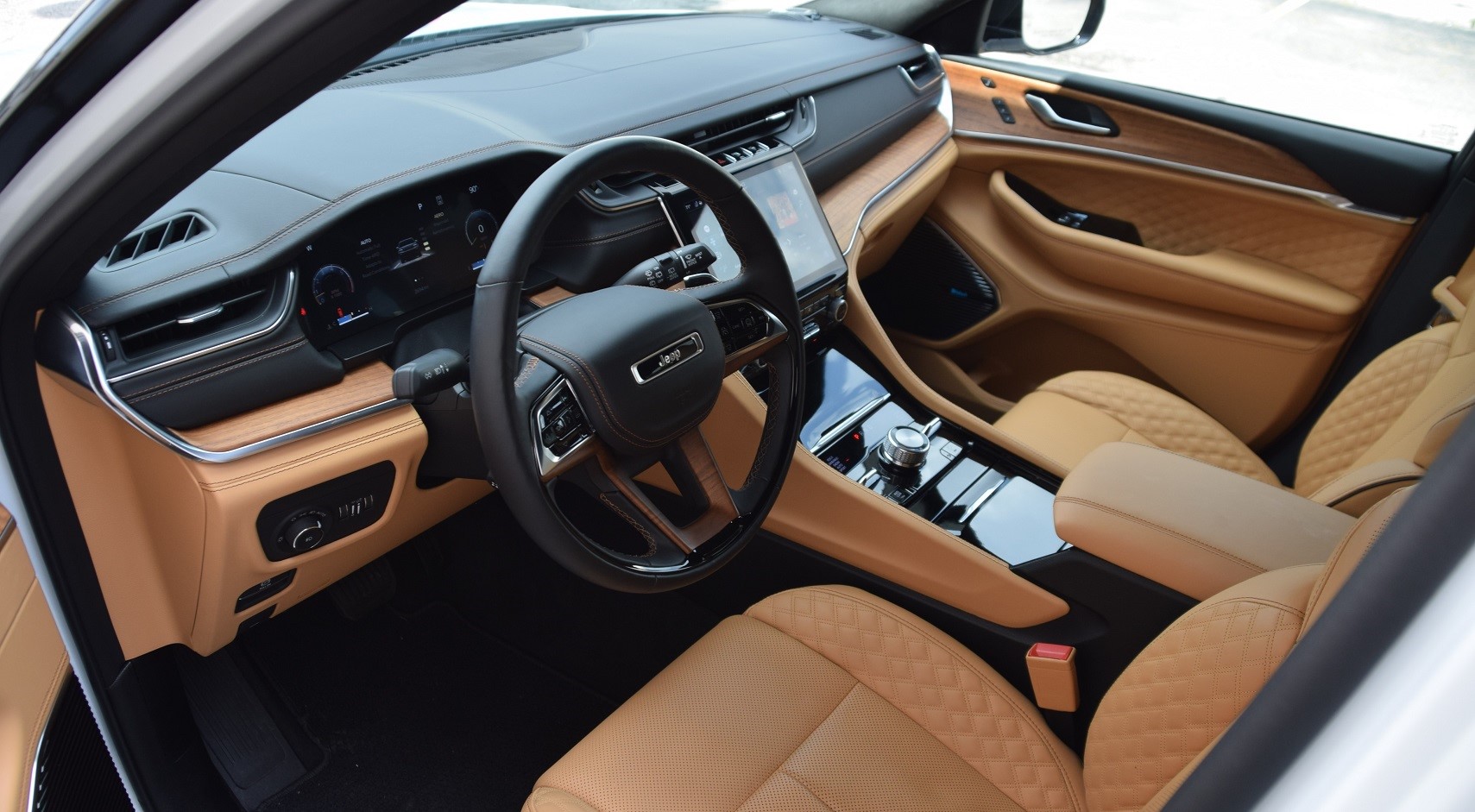 Jeep Grand Cherokee L It s What s Inside That Counts