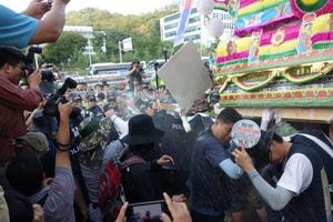 Hyundai strikers clash with police in 2013 third walkout in three years under way