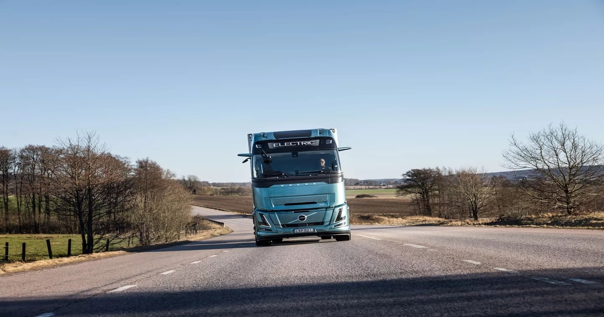 Volvo Trucks receives major European order for electric tractors