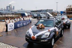Fancy farewell from Korea for Perubound Ssangyong police vehicles