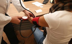 GettyImages-doctor blood pressure (002)