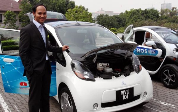 GreenTech Malaysia CEO Ahmad Hadri Haris with Mitsubishi iMiEV