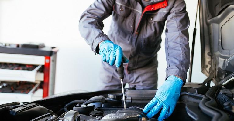 auto mechanic with gloves (Getty)