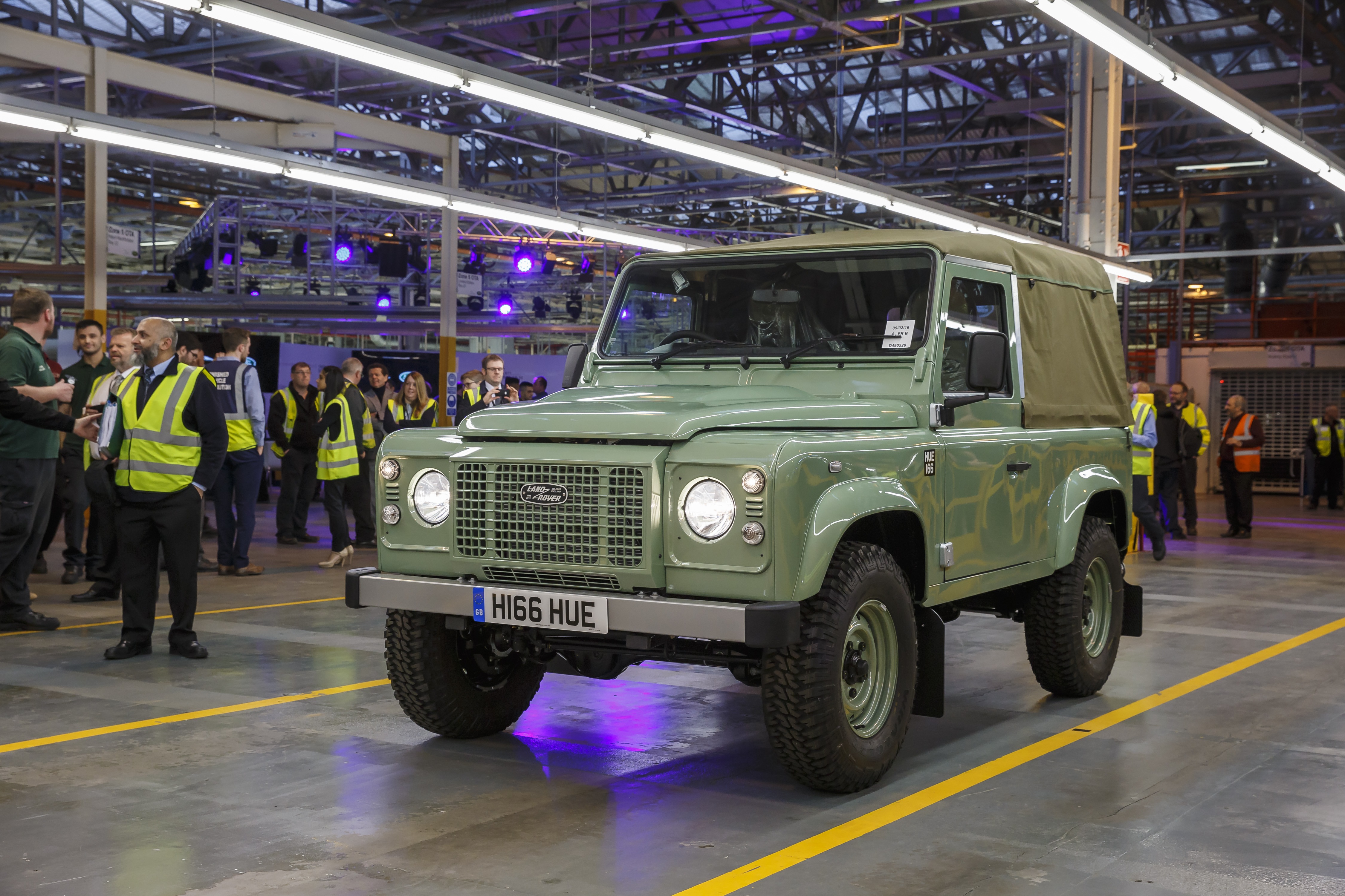 It's Land Rover Defender's Last Stand as Long Production Run Ends