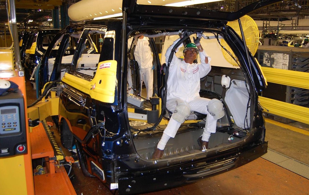 Super Chair employed in Hondarsquos Alabama plant where Odyssey minivan built Super Chair employed in Hondarsquos Alabama plant where Odyssey minivan built