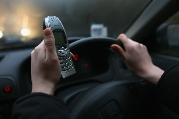 Using cell phone while driving would be bad call under UK government proposal