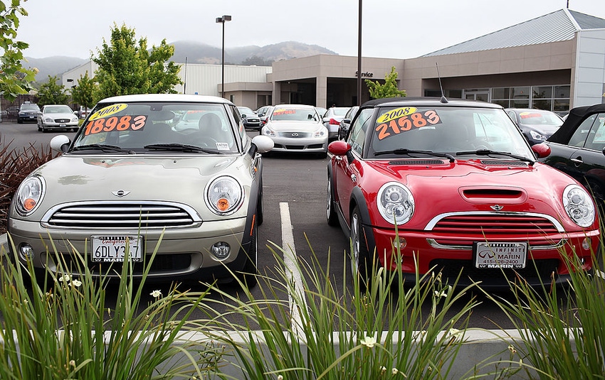 Dealer-used cars (Getty)
