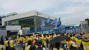 Contract workers rally outside GM Korea headquarters in support of protesters inside.