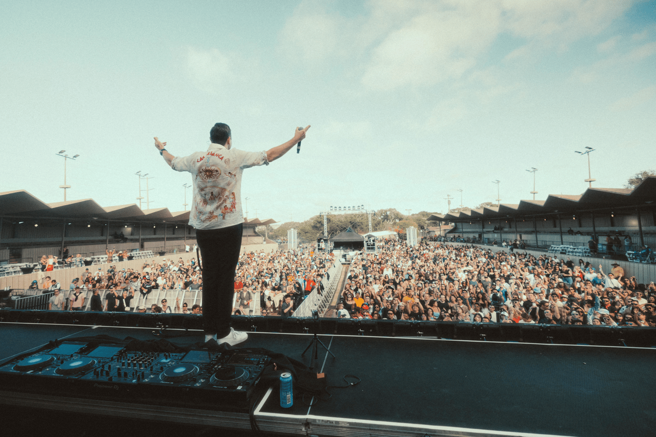 101224_SamFeldt_WorldsAway_danielmacadangdang_3.6725050c21ca4.png 101224_SamFeldt_WorldsAway_danielmacadangdang_3.6725050c21ca4.png