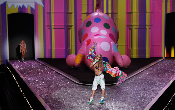Victoria's Secret Fashion Show Has Big Sets, Black Eyed Peas