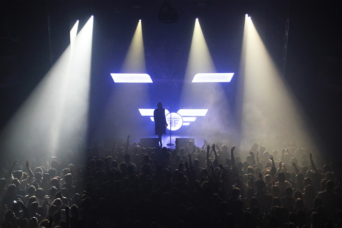 flight_facilities3_baileygreenwood.png