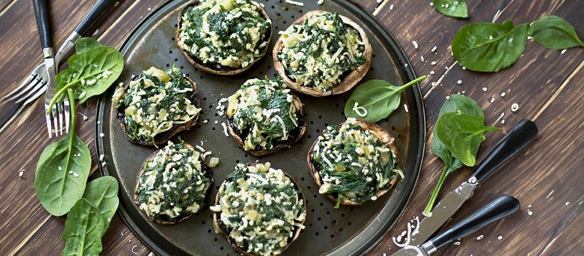 Baked mushrooms with a savory filling Μανιτάρια Γεμιστά με Σπανάκι & Τυρί