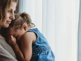 Ako sa vyrovnať s bolesťami hlavy vášho dieťaťa