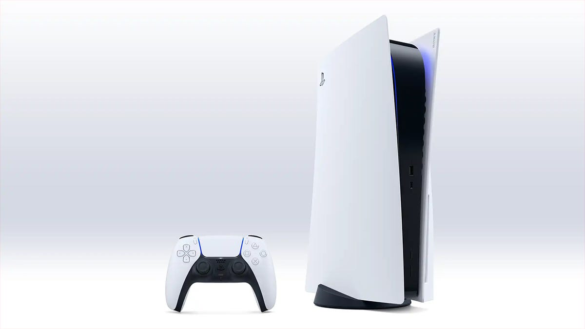 PlayStation 5 游戏主机与屏幕