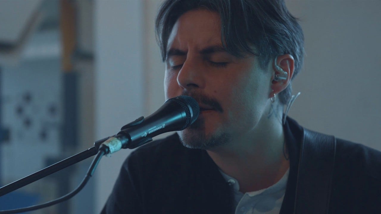 Ryan Karazija,Low Roar乐队的主唱