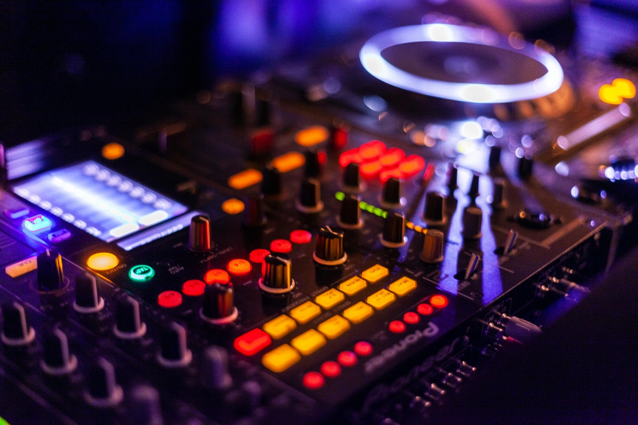 Close-up Photo of Lighted Dj Controller Close-up Photo of Lighted Dj Controller