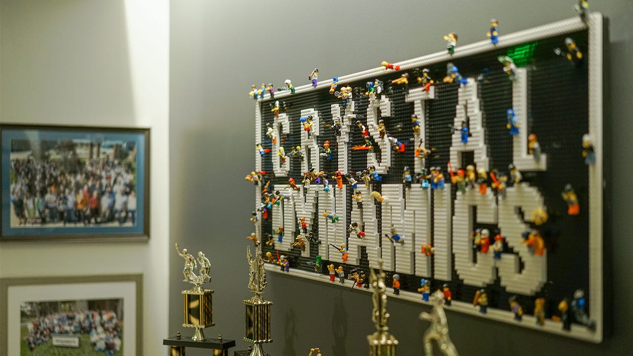 Embracer旗下Crystal Dynamics裁员17人:游戏开发公司面临哪些挑战?-iDomino