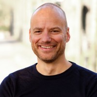 Simon Veenker, Yvora Founder