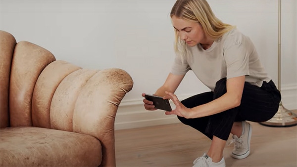A woman takes a photo of a chair using RealityScan A woman takes a photo of a chair using RealityScan
