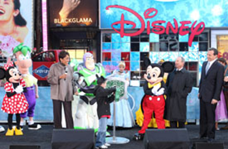 Largest Disney Store Opens to Fanfest in NYC Largest Disney Store Opens to Fanfest in NYC