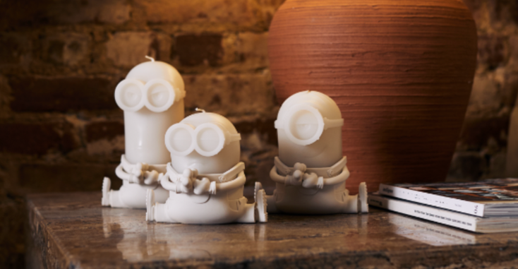 Minion candles, complete with goggles and overalls Minion candles, complete with goggles and overalls