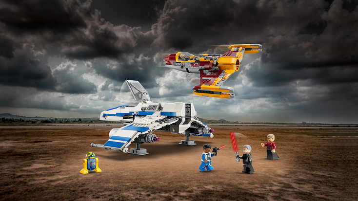 New Republic E-Wing vs. Shin Hati’s Starfighter building set. New Republic E-Wing vs. Shin Hati’s Starfighter building set.