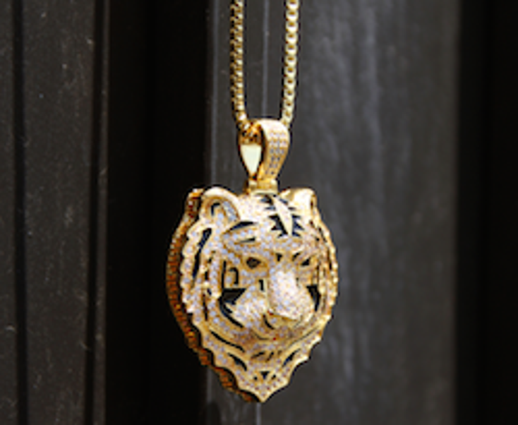 Snoop Dogg Debuts Jewelry Line Snoop Dogg Debuts Jewelry Line