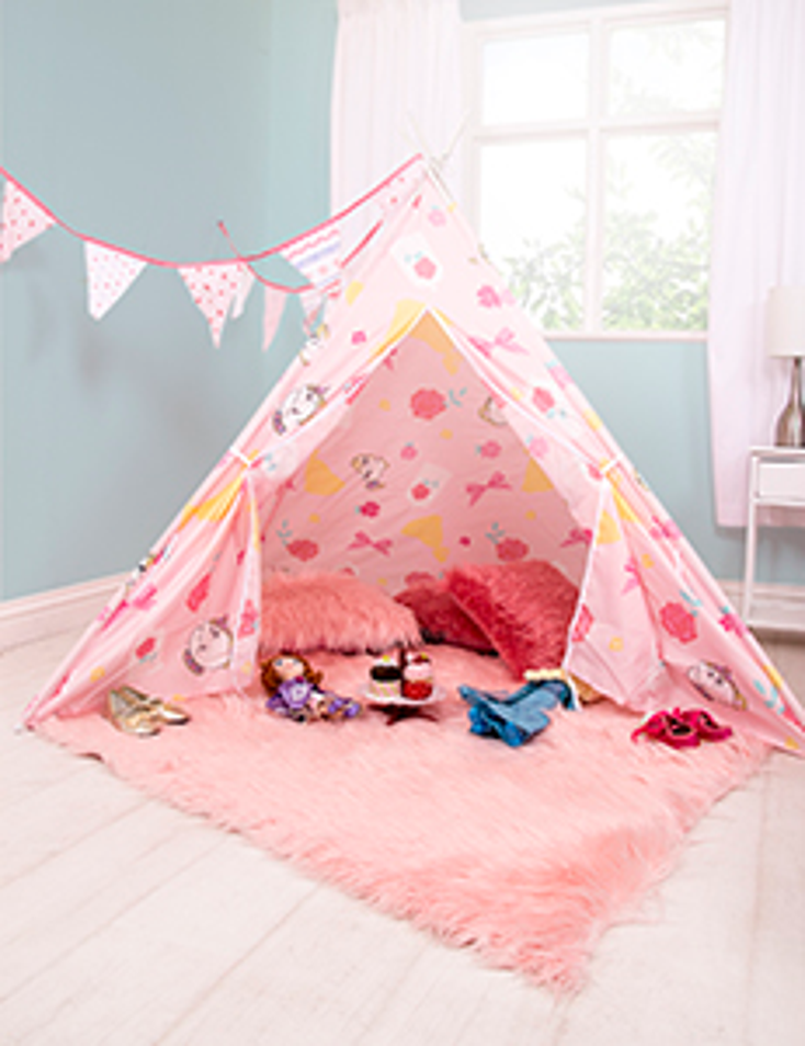 Disney Pitches Tents with Character World Disney Pitches Tents with Character World