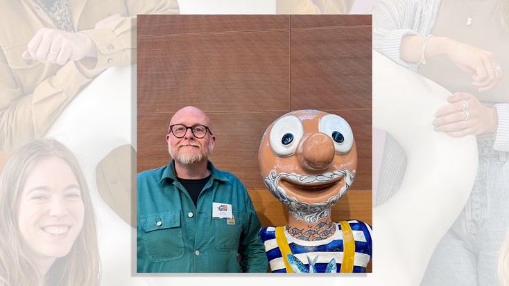 Gary Pope with a Morph statue. Gary Pope with a Morph statue.