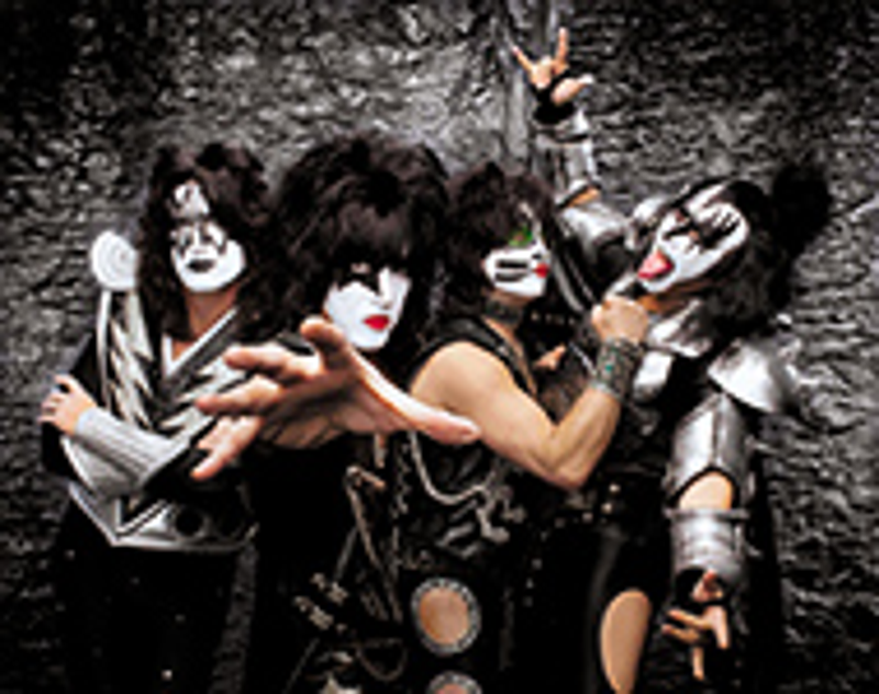 KISS-PHOTO.jpg KISS-PHOTO.jpg