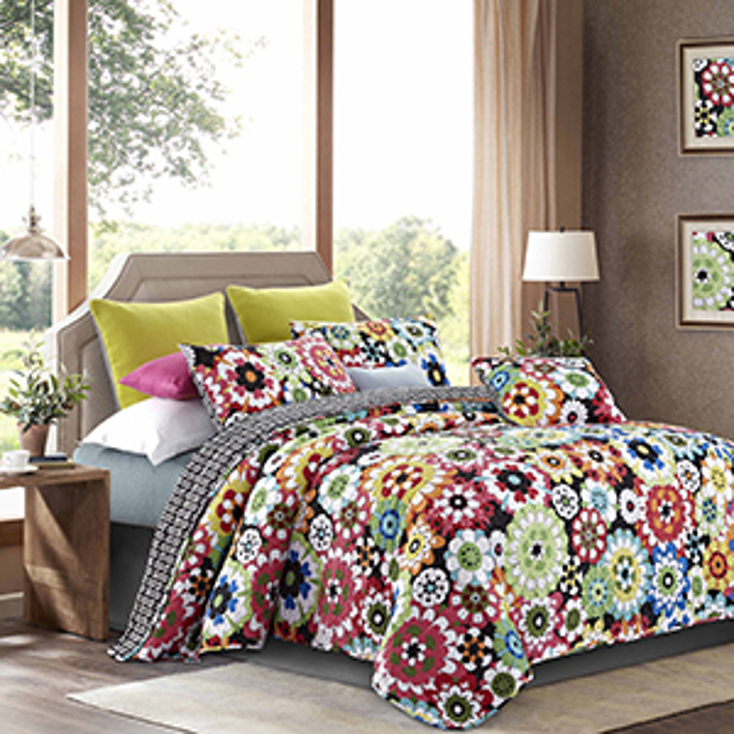 Debra Valencia Sews Up Bedding Deal Debra Valencia Sews Up Bedding Deal